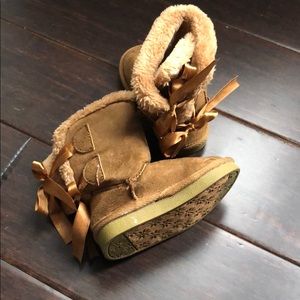 Girls brown boots